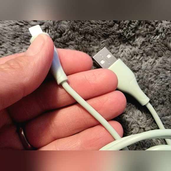 IPhone13 pro charging cord - Picture 7 of 12